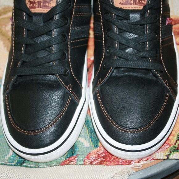 Levis Comfort Sneakers - Picture 5 of 9